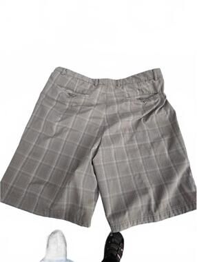 Kirkland Signature Men's Size 38 Plaid Casual Shorts, Very Good Condition